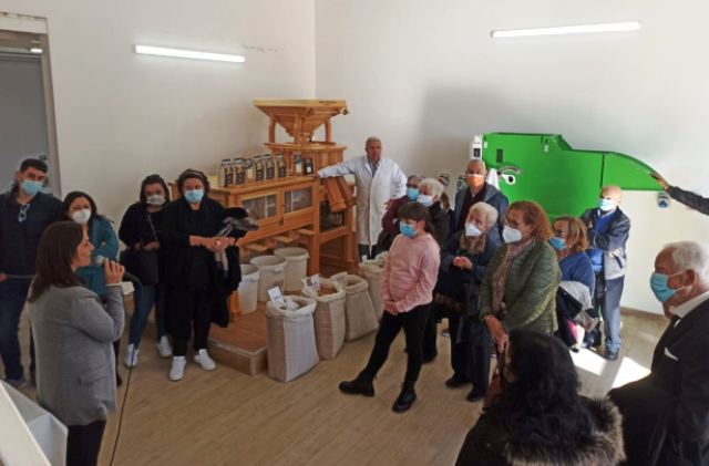 Turisti a Raddusa per visitare il nuovo “Mulino Macina a Pietra di Sicilia” dei coniugi Pellegrino